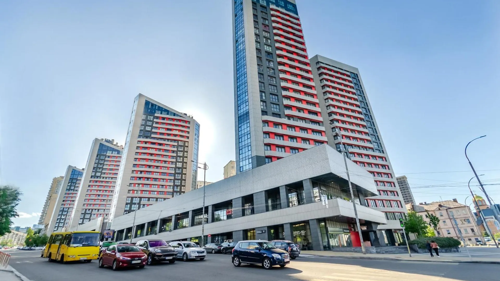 Petrovdom 90-201 In Rc Kvartet Modern Life In Black And White, 16Г Vasyl Lypkivskyi Street Kiev