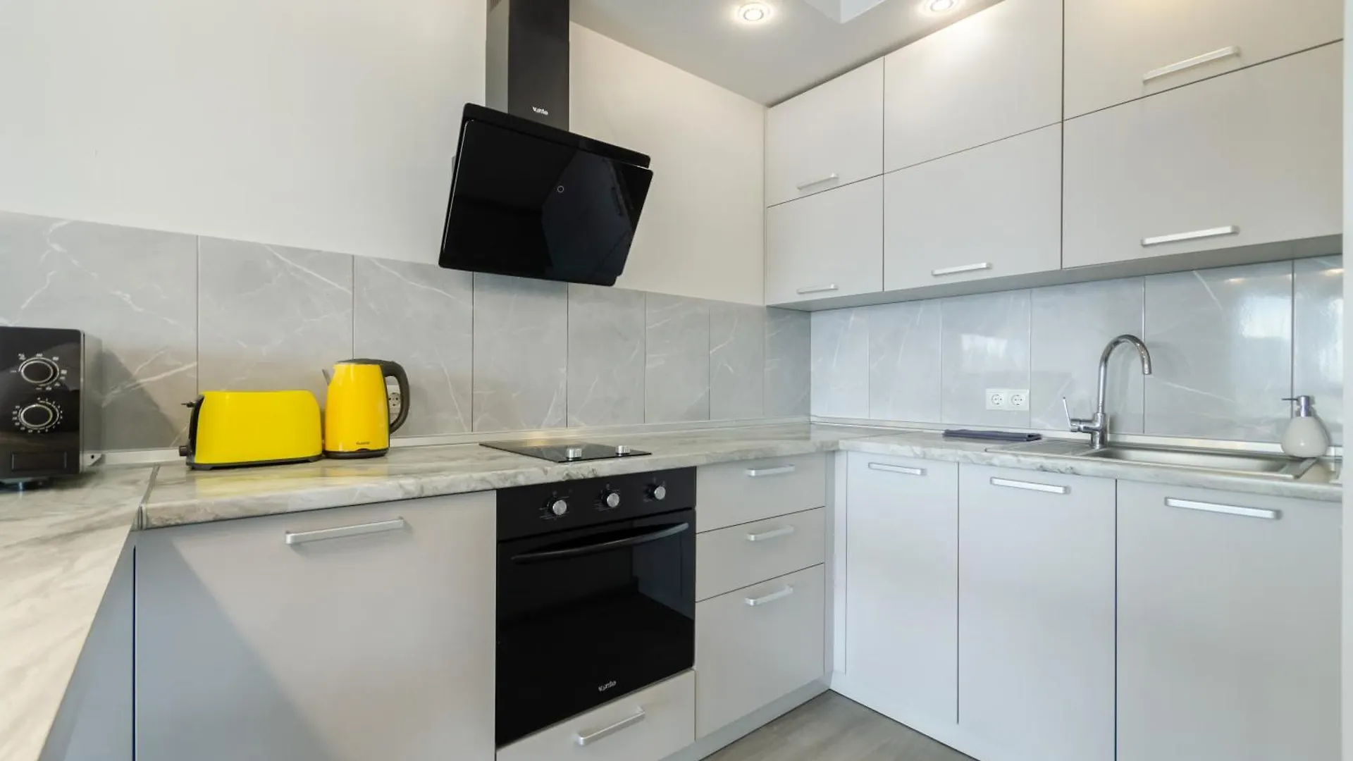 Appartement Petrovdom 90-201 In Rc Kvartet Modern Life In Black And White, 16Г Vasyl Lypkivskyi Street Kiev