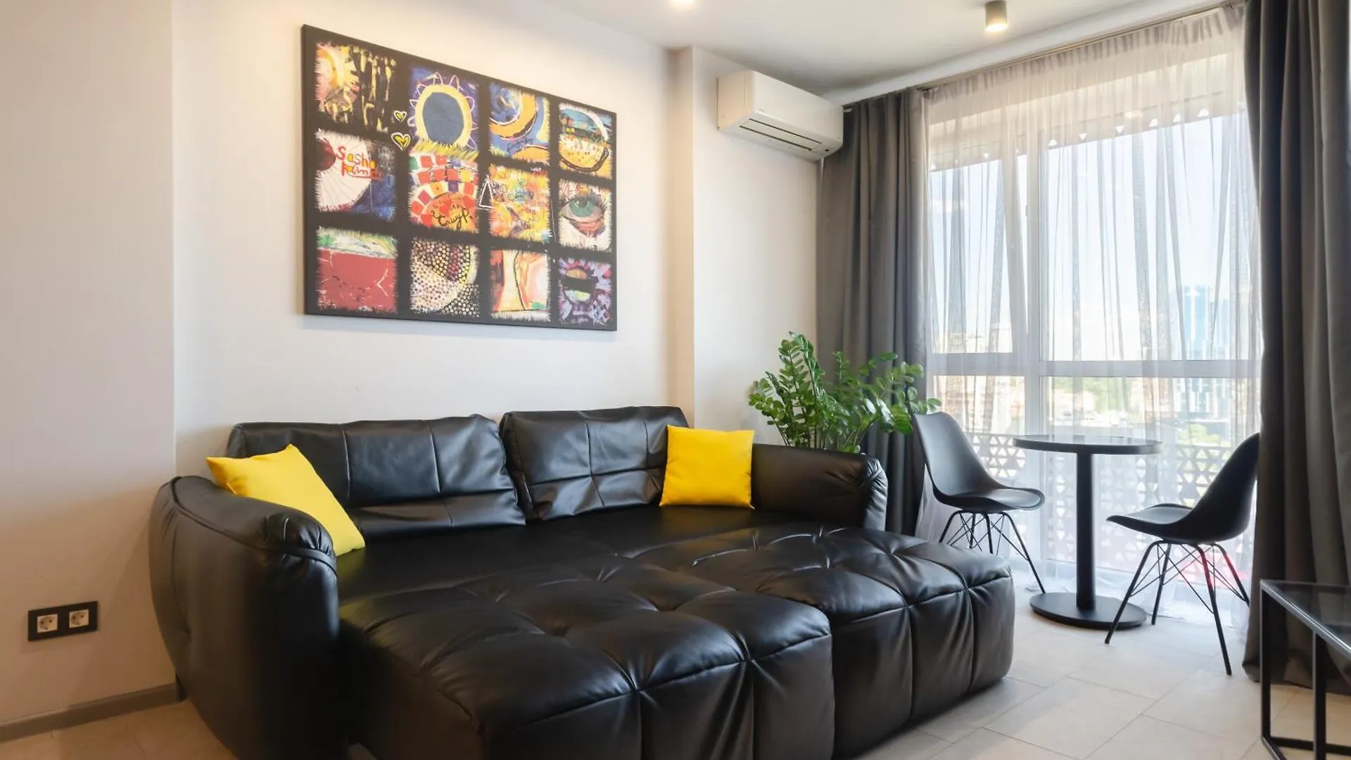 Petrovdom 90-201 In Rc Kvartet Modern Life In Black And White, 16Г Vasyl Lypkivskyi Street Kiev Appartement